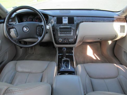 Used 2009 Cadillac DTS image 11