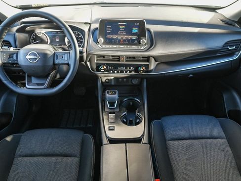 Used 2025 Nissan Rogue SV image 11