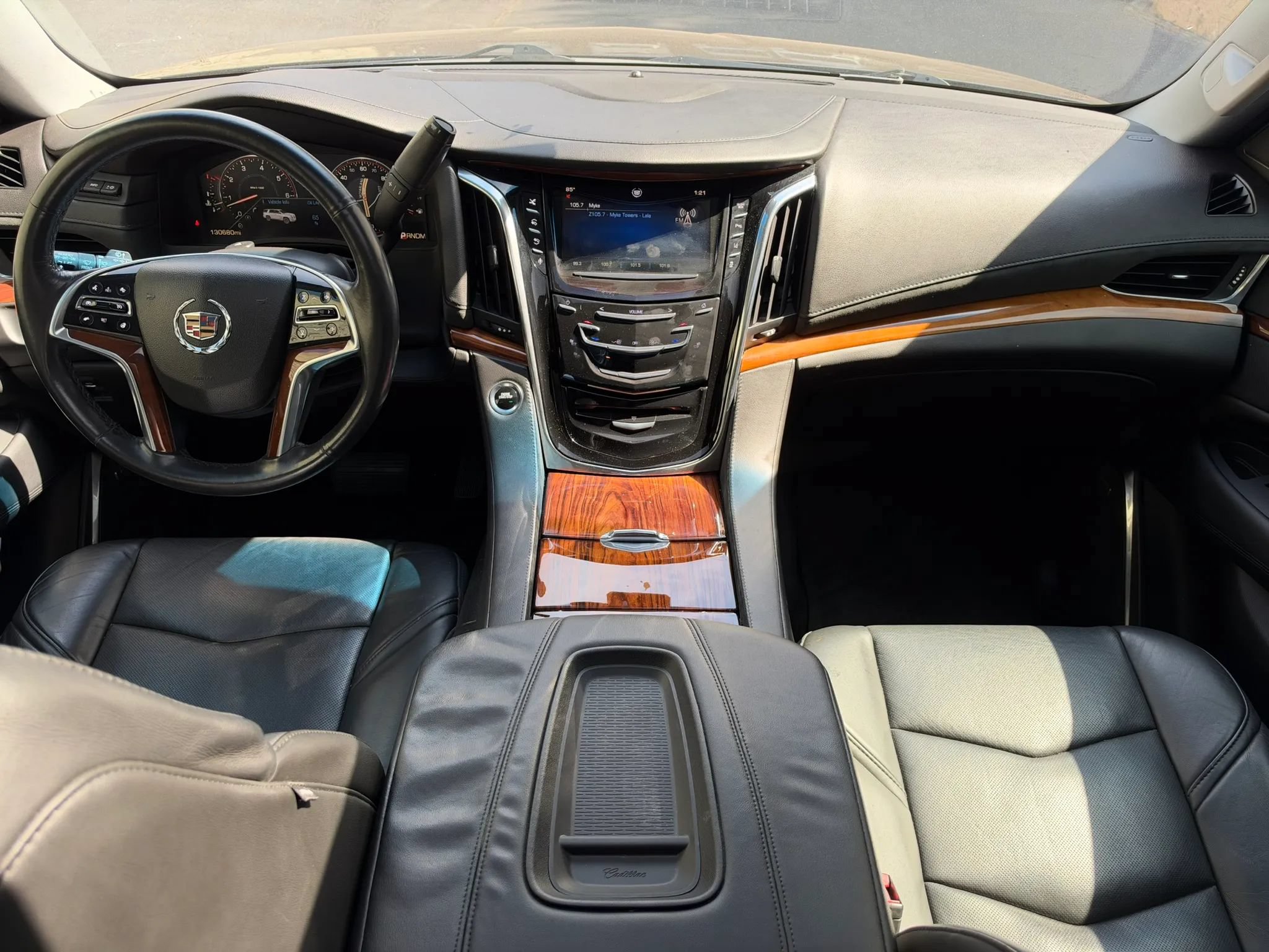 Used 2015 Cadillac Escalade Premium RWD image 12