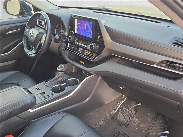 Used 2023 Toyota Highlander XLE FWD image 23