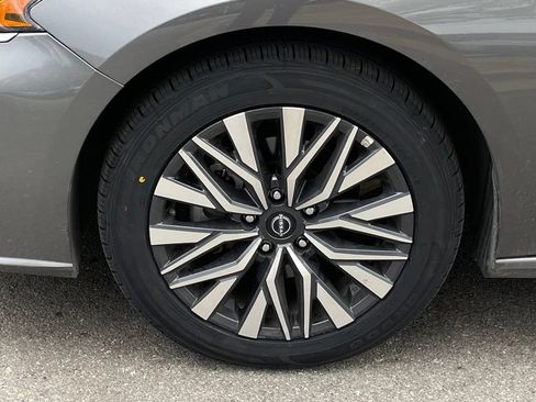 Used 2025 Nissan Altima 2.5 SV FWD image 31