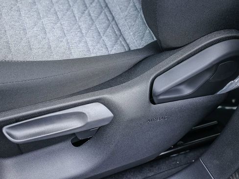 New 2025 Volkswagen Tiguan S image 34