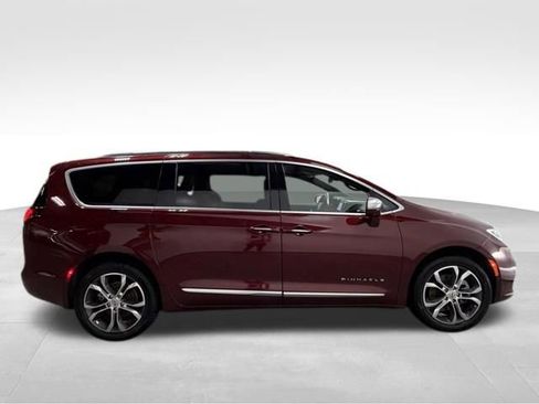 Used 2022 Chrysler Pacifica Pinnacle image 6
