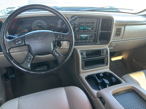 Used 2006 Chevrolet Silverado 2500 LT w/ Heavy-Duty Power Package image 13