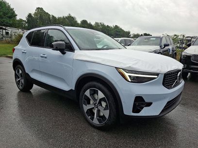 New 2026 Volvo XC40 B5 Plus w/ Protection Package Premier