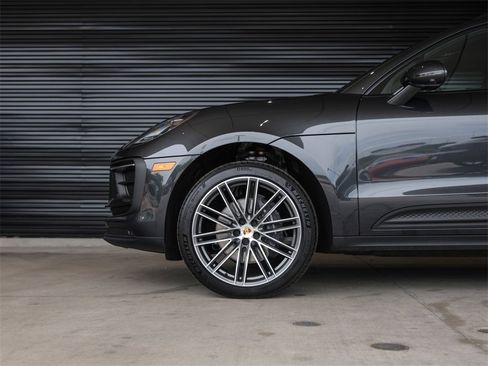Used 2025 Porsche Macan image 13
