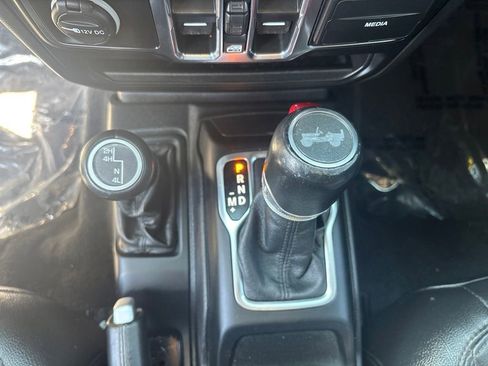 Used 2022 Jeep Wrangler Unlimited Sahara AWD/4WD image 19
