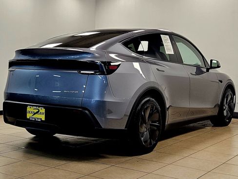 Used 2026 Tesla Model Y Long Range AWD/4WD image 3