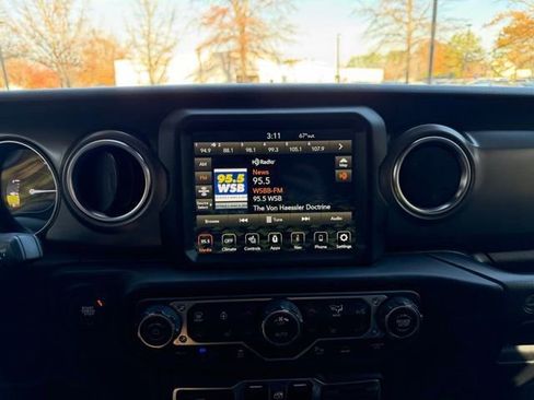 Used 2022 Jeep Wrangler Rubicon w/ Cold Weather Group image 12