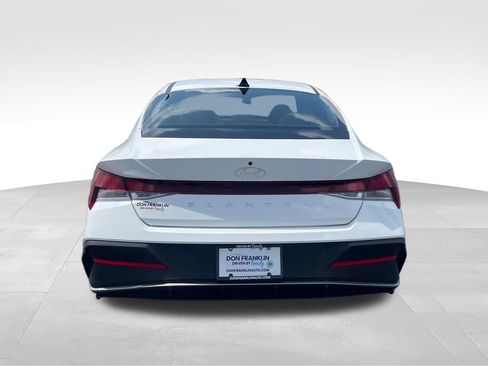 Used 2025 Hyundai Elantra SE FWD image 4