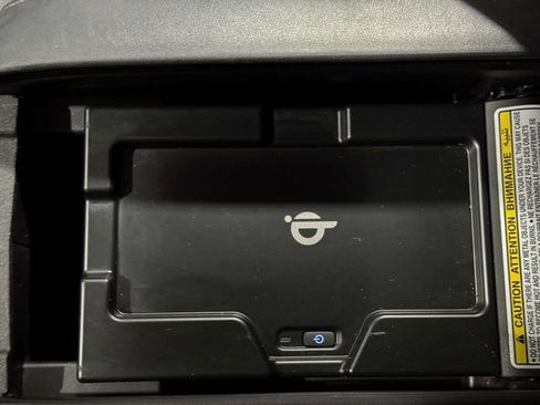 Used 2020 Toyota Highlander XLE AWD/4WD image 22