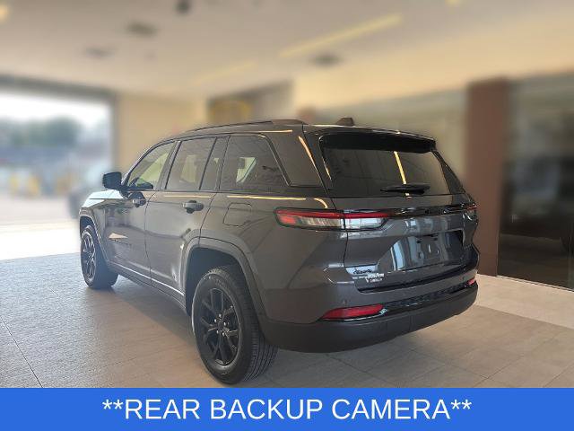 Used 2024 Jeep Grand Cherokee Altitude AWD/4WD image 4