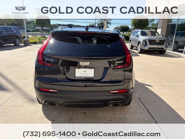 Used 2019 Cadillac XT4 Luxury w/ Cold Weather Package FWD image 3