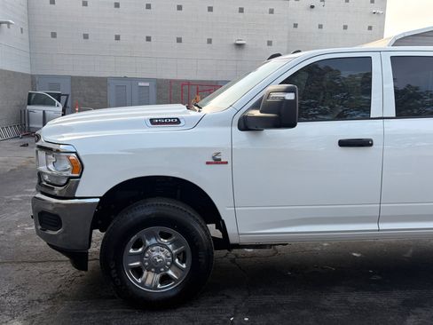 Used 2024 RAM 3500 Tradesman w/ Chrome Appearance Group image 10