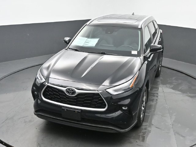 Used 2023 Toyota Highlander XLE AWD/4WD image 40