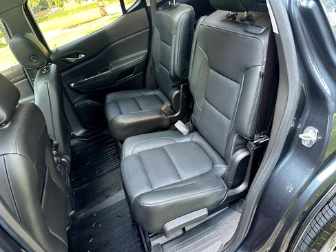 Used 2019 GMC Acadia SLT w/ Black Edition image 18