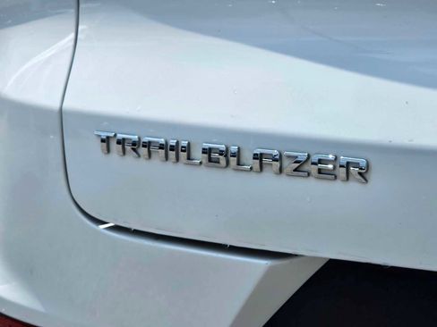 Used 2023 Chevrolet TrailBlazer LS FWD image 11