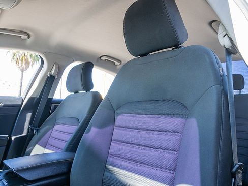 Used 2017 Ford Fusion SE w/ Fusion SE Technology Package image 23