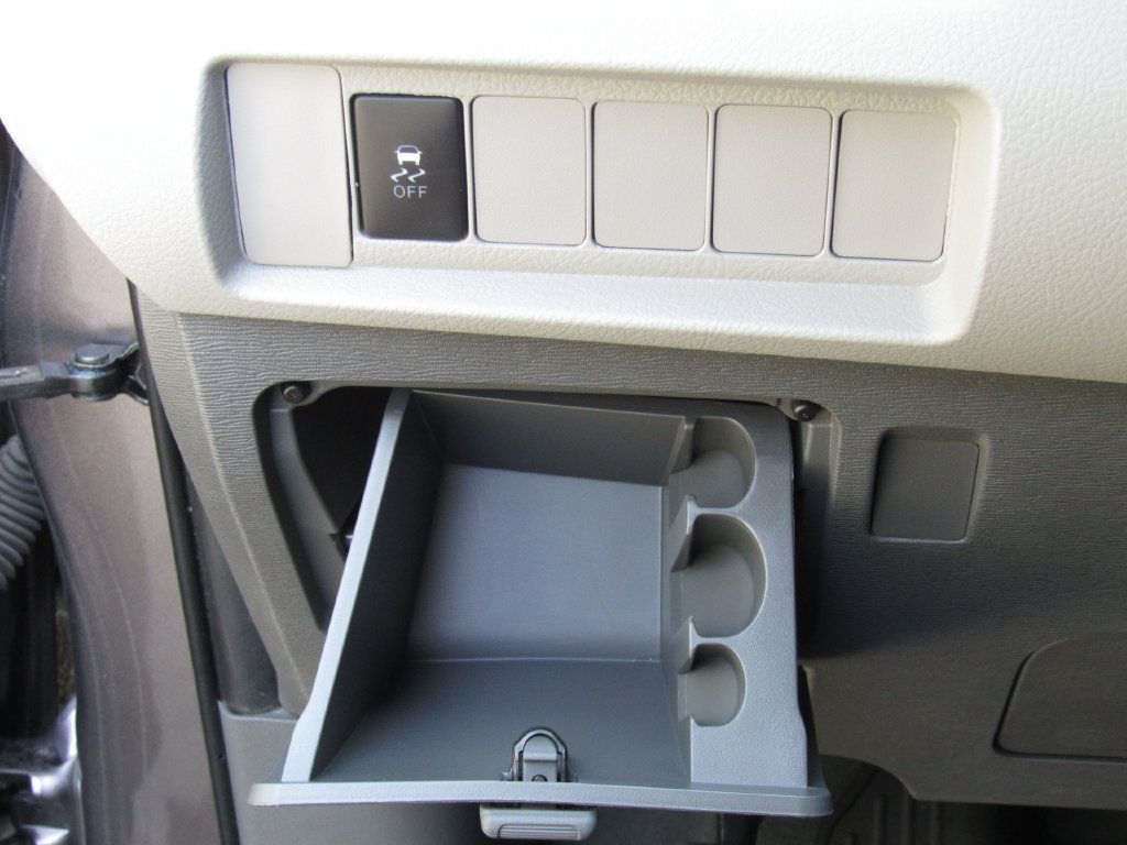 Certified 2020 Toyota Sienna L FWD image 31