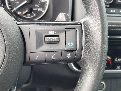 Used 2021 Nissan Rogue SV AWD/4WD image 17