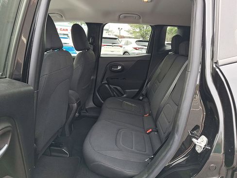 Used 2021 Jeep Renegade Latitude AWD/4WD image 13