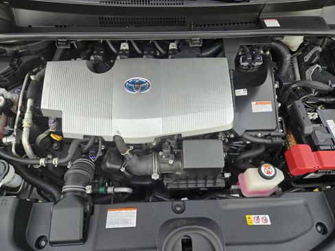 Used 2021 Toyota Prius LE image 23