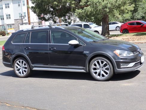 Used 2017 Volkswagen Golf Alltrack SEL AWD/4WD image 2