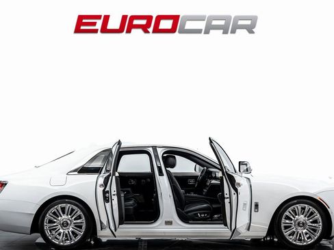 Used 2022 Rolls-Royce Ghost w/ Ghost Package image 8