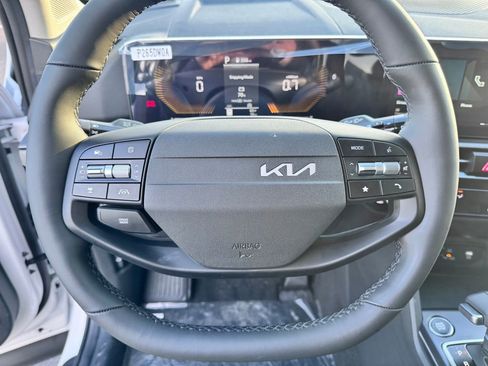 New 2026 Kia Sportage LX FWD image 13