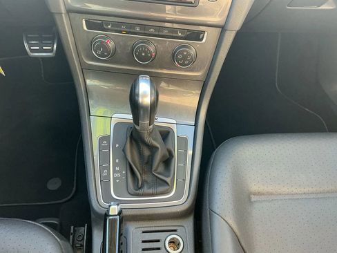 Used 2017 Volkswagen Golf Alltrack S image 19