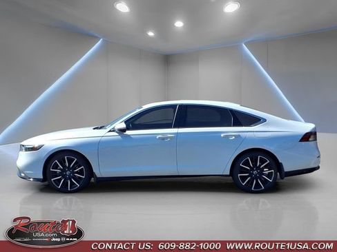 Used 2024 Honda Accord Touring image 7