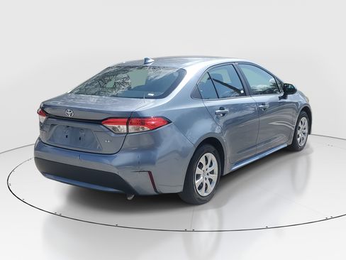 Used 2021 Toyota Corolla LE image 3