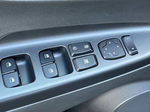 Used 2023 Hyundai Kona SE w/ Cargo Package image 12