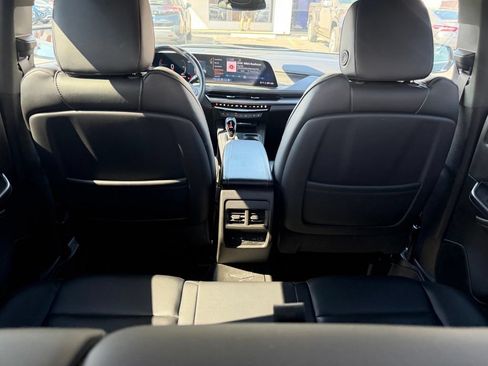 Used 2024 Cadillac XT4 Premium Luxury FWD image 17