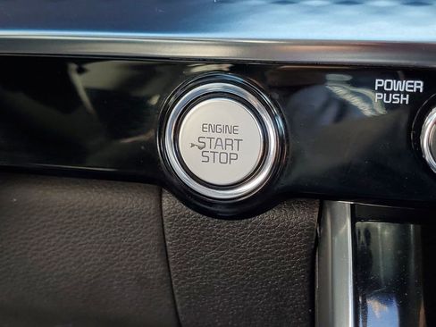 Used 2022 Kia Carnival SX Prestige image 36