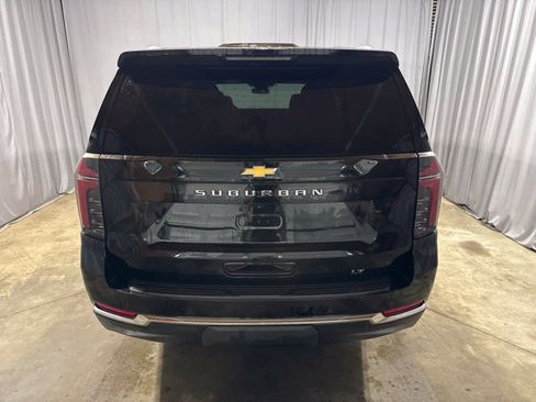 Used 2025 Chevrolet Suburban LT AWD/4WD image 9