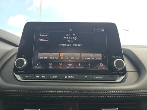 Used 2025 Nissan Rogue SV FWD image 36