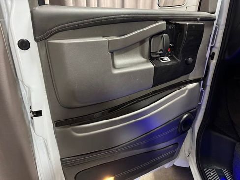 Used 2023 GMC Savana 2500 RWD image 19