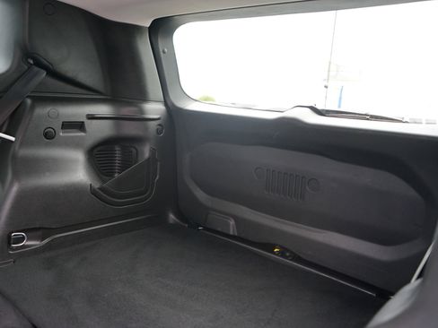 Used 2023 Jeep Renegade Latitude image 28