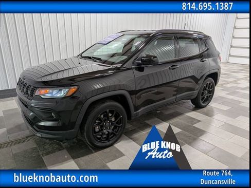 Used 2025 Jeep Compass Latitude w/ Convenience Group AWD/4WD image 1