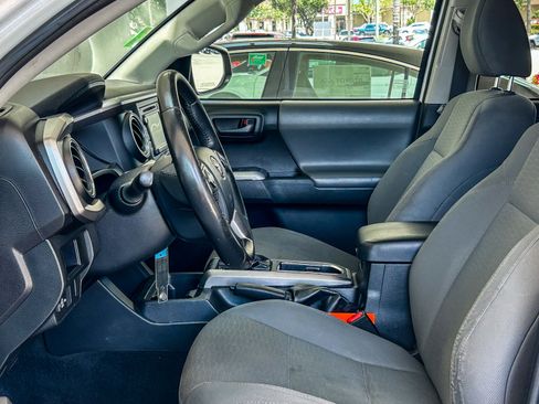 Used 2017 Toyota Tacoma SR5 RWD image 17