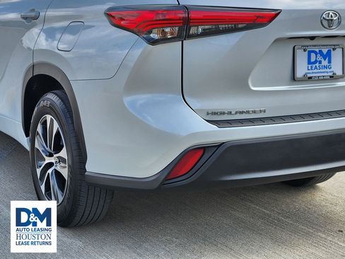Used 2022 Toyota Highlander XLE image 15