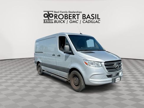 Used 2024 Mercedes-Benz Sprinter 2500 image 2