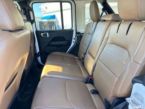 Used 2023 Jeep Wrangler Unlimited Sahara image 8