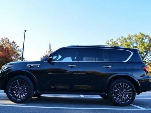 Used 2024 INFINITI QX80 Sensory image 2
