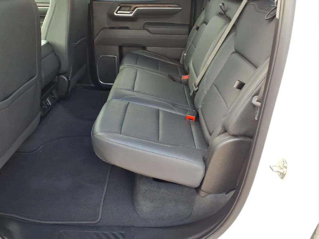 Used 2025 GMC Sierra 1500 SLT RWD image 12