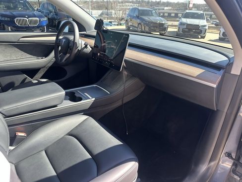 Used 2023 Tesla Model Y Performance image 15
