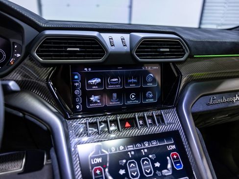 Used 2024 Lamborghini Urus Performante image 43