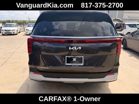 Used 2025 Kia Carnival image 3