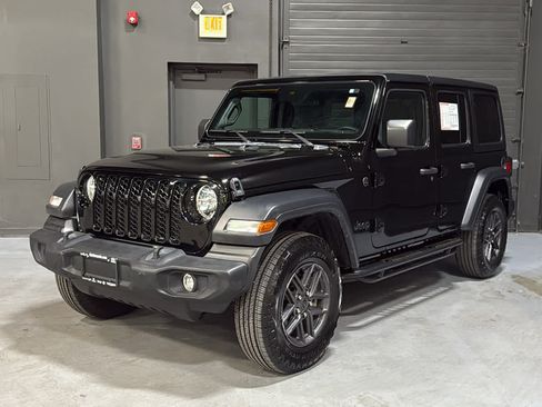 Used 2024 Jeep Wrangler Unlimited Sport AWD/4WD image 3